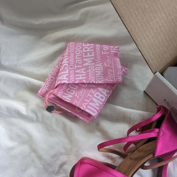 NWT Very Fine Shoes Pink Salsa Shoe - Picture 4 of 6
